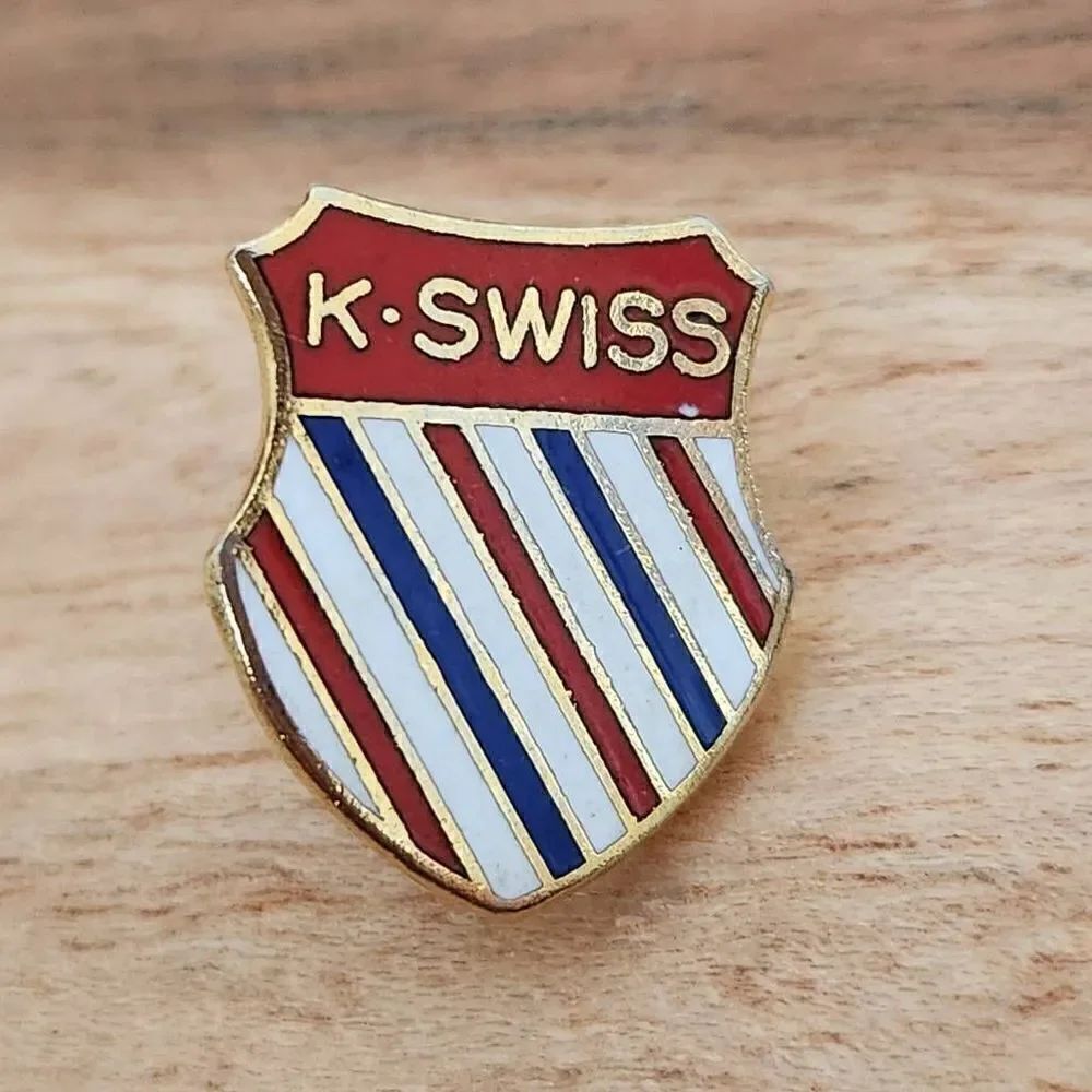 K-swiss pin golden metal red white blue diagonal stripe 90s jewelry accessories